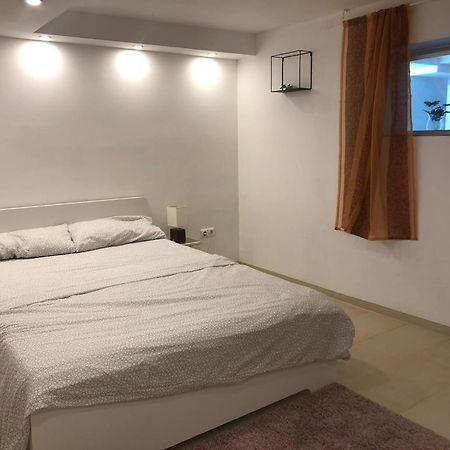 Bescheidene Untergeschoss Wohnung in guter Lage. Köln Exterior foto