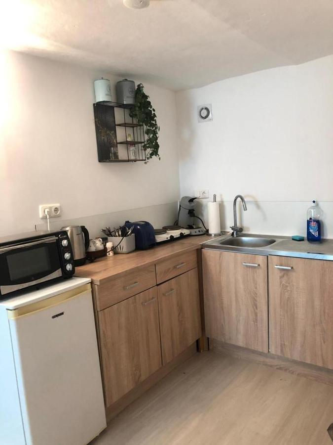 Bescheidene Untergeschoss Wohnung in guter Lage. Köln Exterior foto