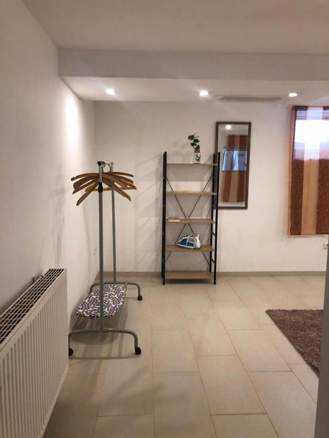 Bescheidene Untergeschoss Wohnung in guter Lage. Köln Exterior foto